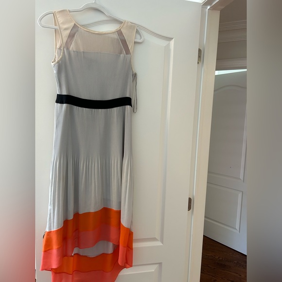 BCBG Maxazria beautiful dress size small in perfect condition - Picture 2 of 9